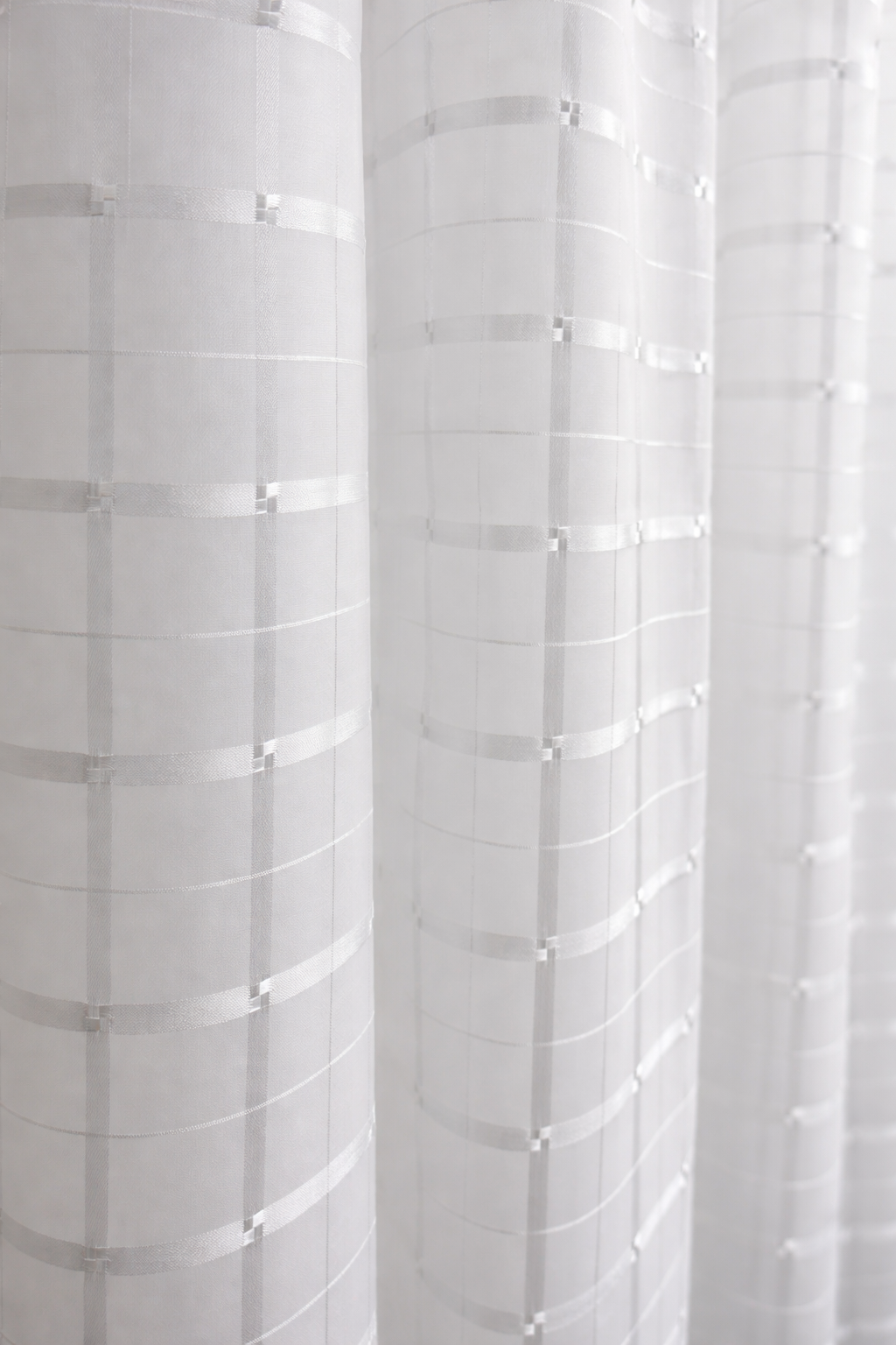 Cortinas de Tergal Translúcido con Diseño de Cuadros – Luz Natural y Estética Atemporal