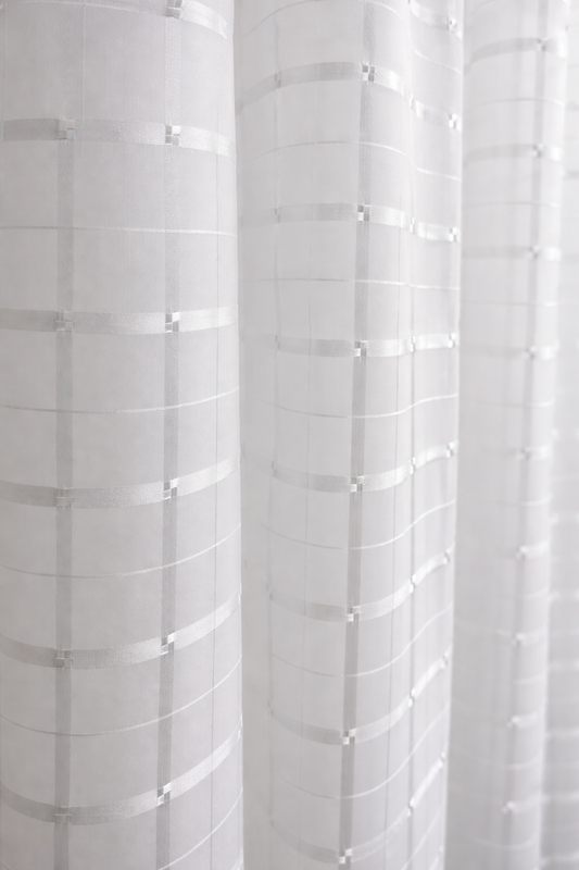 Cortinas de Tergal Translúcido con Diseño de Cuadros – Luz Natural y Estética Atemporal